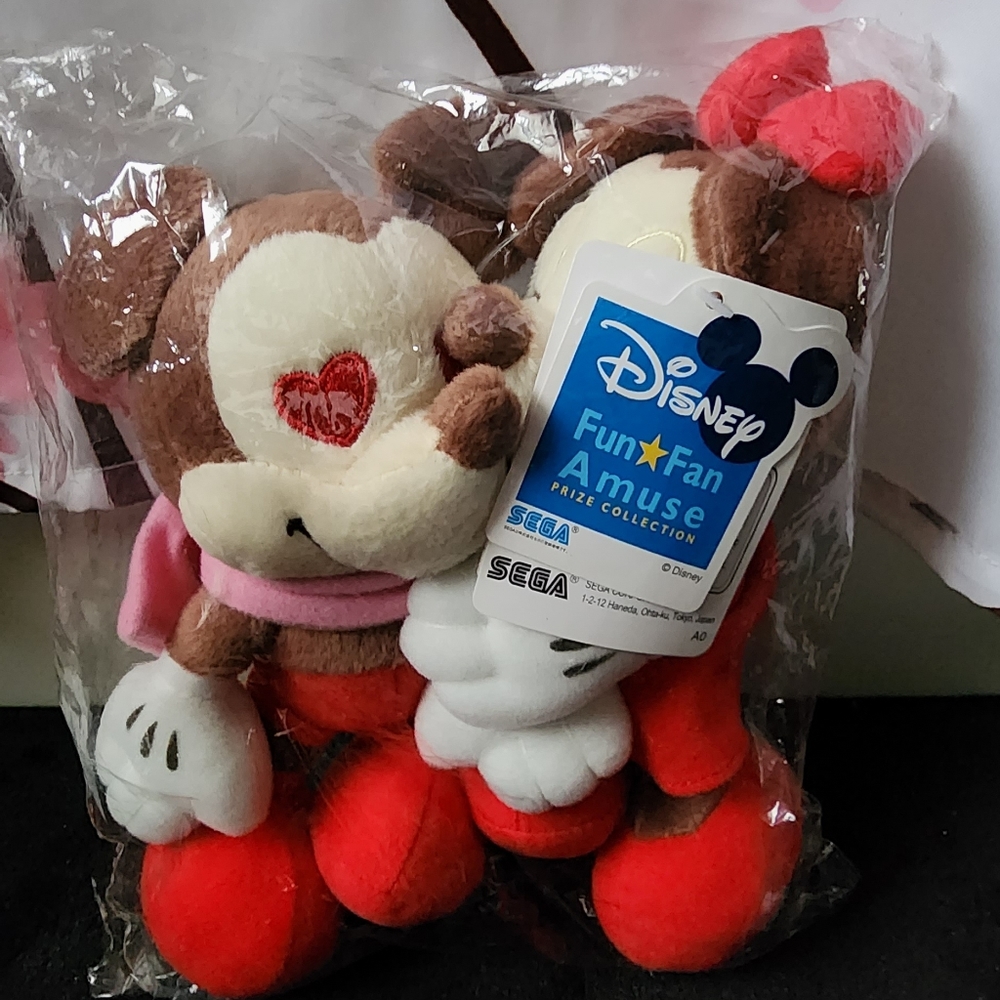 NWT Disney Fun Fan Amuse Sega Mickey Minnie Red Heart Kiss With Scarf Plush 8"